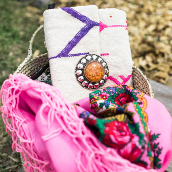 POCHETTE AVEC FOULARD ROSE MOLDAVE